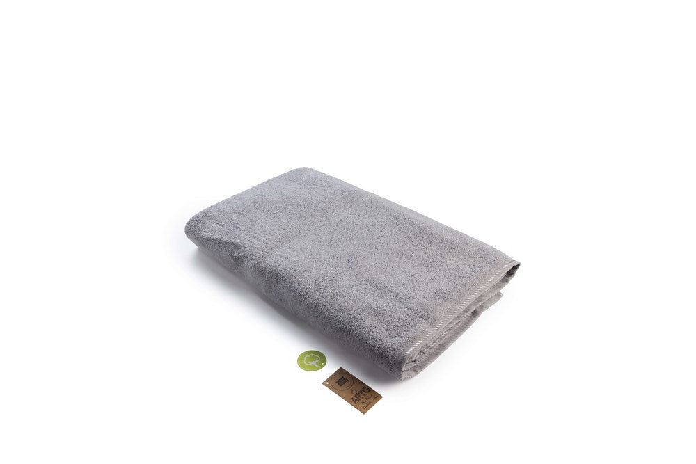 https://www.homeforlinen.nl/cdn/shop/products/BigTowellightgrey.jpg?v=1675937263&width=1000